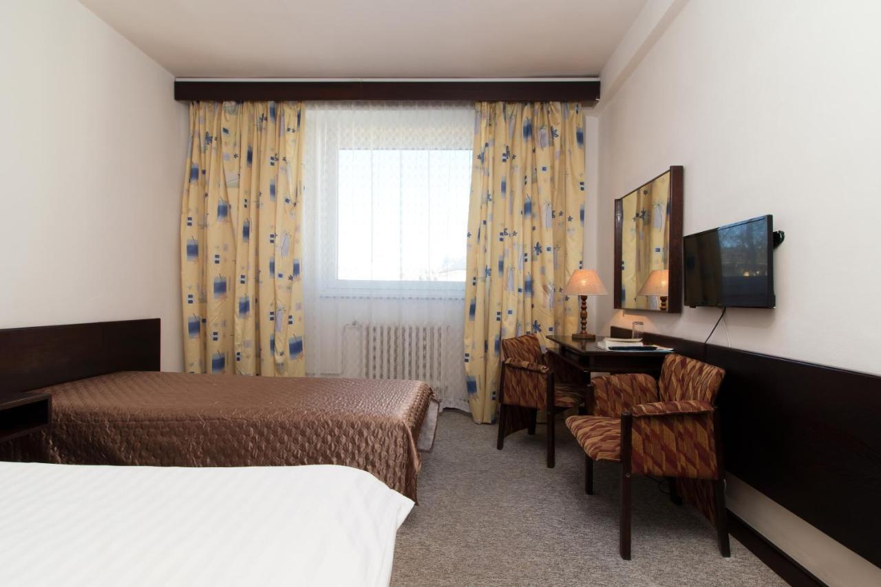 Hotel Merkur - Jablonec Nad Nisou Exterior foto